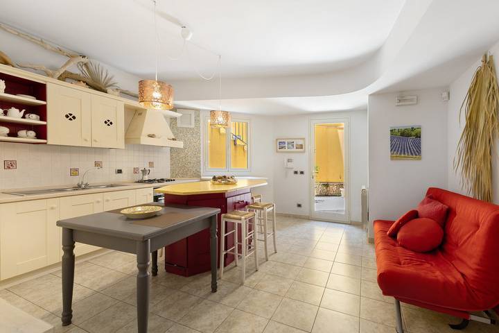 Appartement entier, Appartement 'Athena In Villa' avec piscine partagée, Wi-Fi et climatisation in Marina di Ragusa, Ragusa
