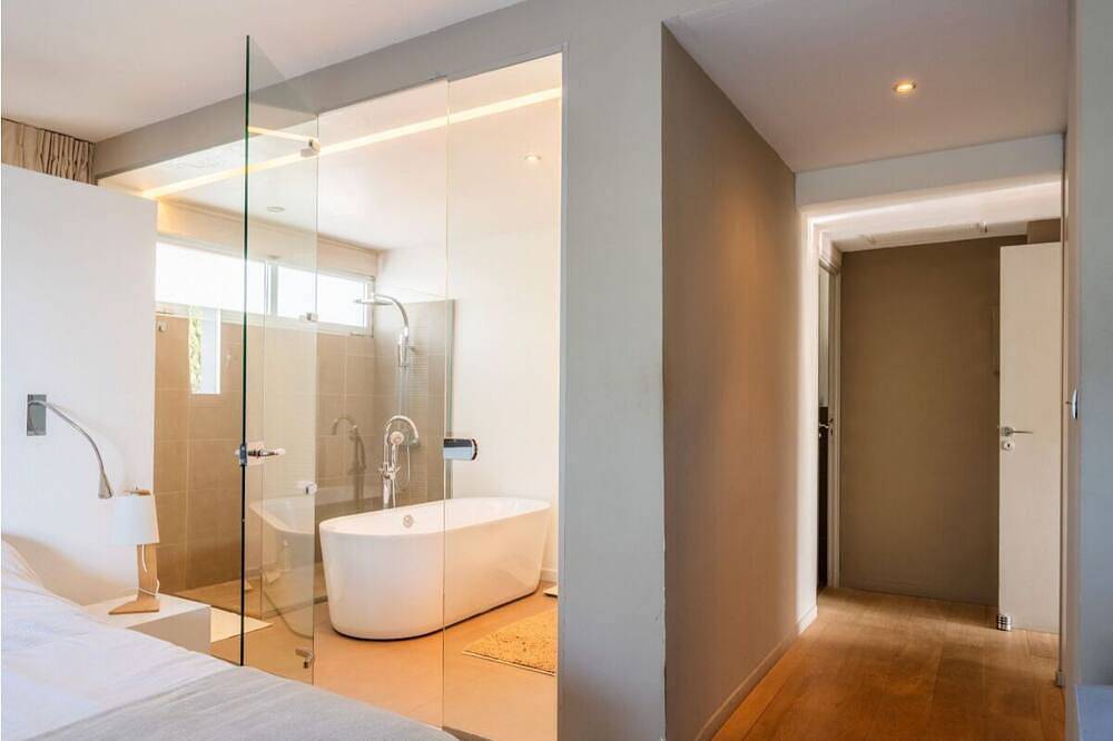 Luxurious sea view villa in prestigious residence in Marseille, Marseille region
