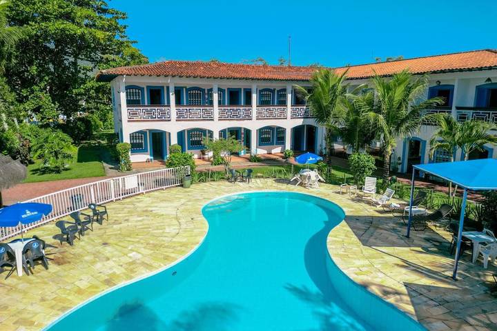 Pousadas para 3 pessoas, com piscina e jardim, com animais de estimação em Maranduba