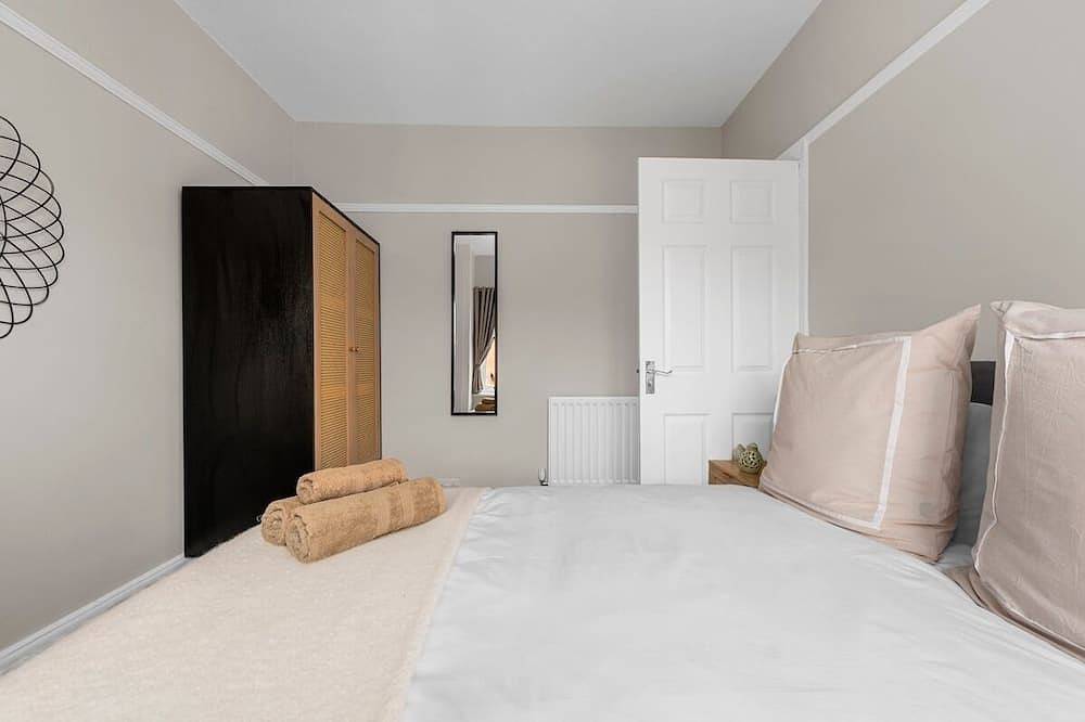 Free Parking | Stunning 3Bedroom Home In Wigan in Wigan, Greater Manchester