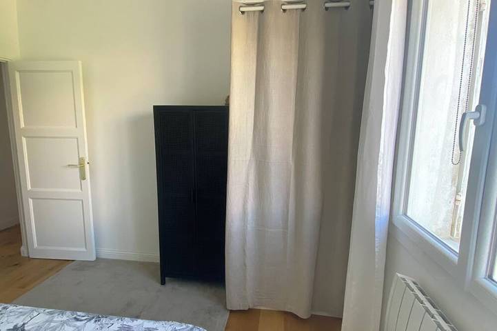 Appartement entier, Appartement haut de villa lumineux de 82 m2, jardin, piscine, terrasse ombragée in Bormes-les-Mimosas, Parc national de Port-Cros