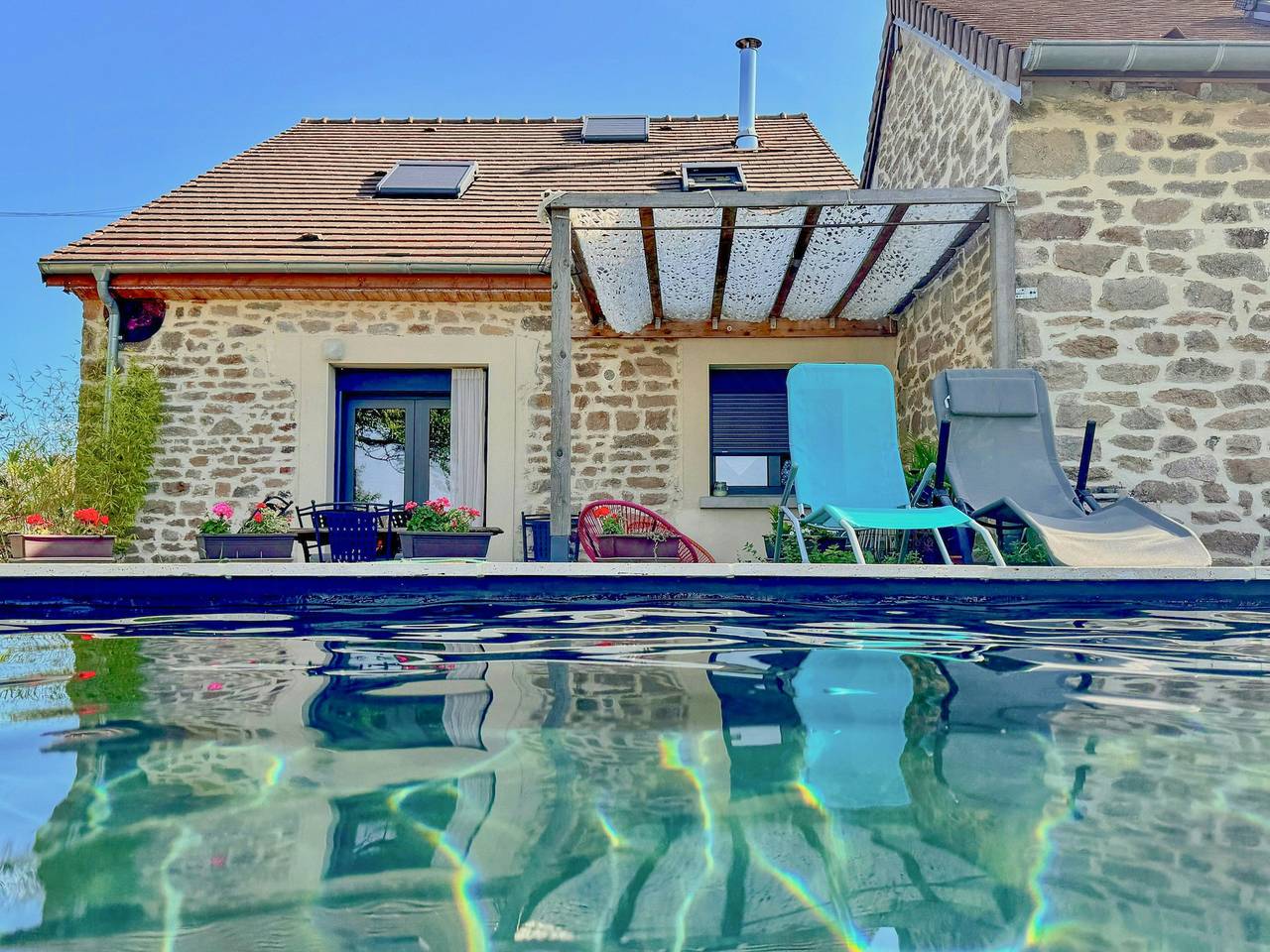 Ferienhaus mit Naturpool in Burgund in Saint-Pierre-de-Varennes, Autun und Umgebung