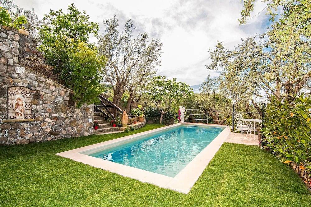 Schwimmbad-Villa, familienfreundlich, Meerblick in Marciano, Neapel Provinz