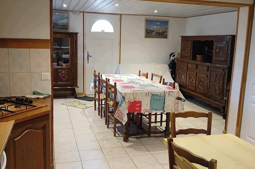 Maison de campagne 2 à 8 personnes in Saint-Privat-du-Dragon, Haute-Loire