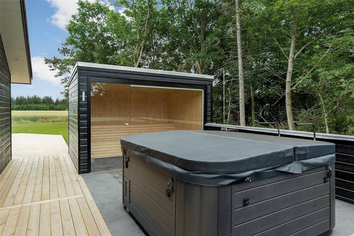Ferienhaus für 16 Personen, mit Sauna und Terrasse sowie Whirlpool in Skallerup Klit - 2
