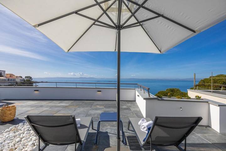 Gîte pour 5 personnes, avec piscine ainsi que terrasse et vue, animaux acceptés dans Platja De Canyelles Petites - 3