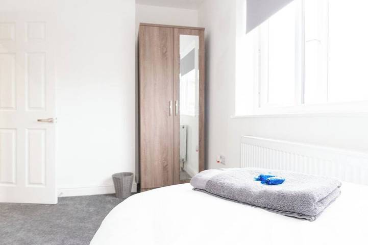 Walk to Tamworth Castle, Modern Home w/ Private in Tamworth (Reino Unido), Staffordshire