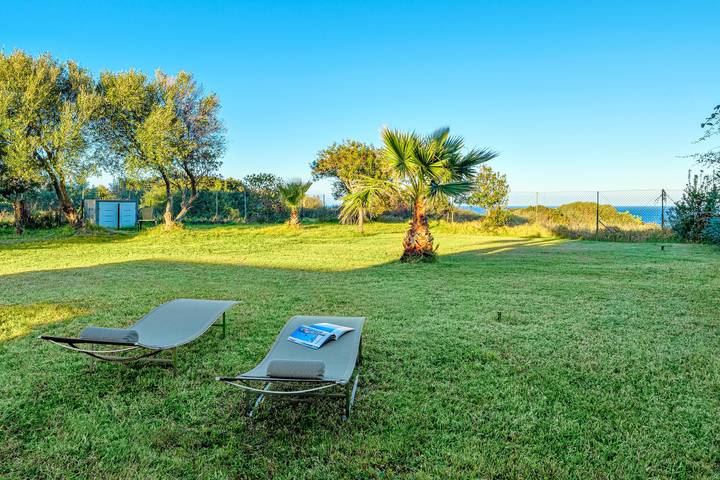 Entire apartment, Spacious Apartment "Villa Marconi 6" with Sea View, Private Terrace & Garden in Golfo Aranci, Costa Smeralda