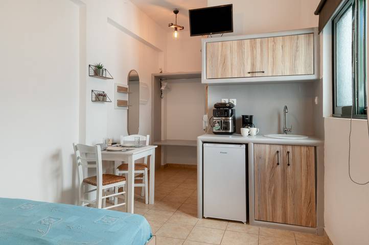 Entire studio, Studio Apartment 'Mouria A' with Sea View, Wi-Fi and Air Conditioning in Kythnos