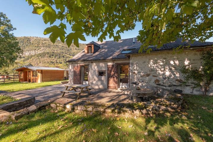 Location de vacances pour 8 personnes, avec jardin dans Vallée d'Ossau