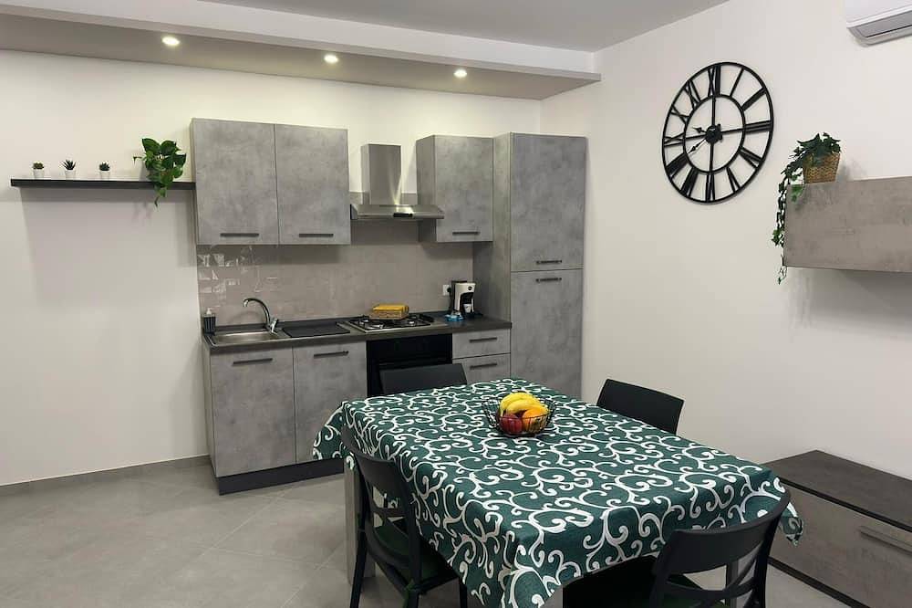 Apartamento entero, Anacapri Apartment: Comfort & Relax in Giardini Naxos - Near Beach & Taormina in Giardini-Naxos, Provincia de Messina