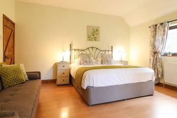 Cottage for 15 People in Powys, Mid-Wales, Photo 2