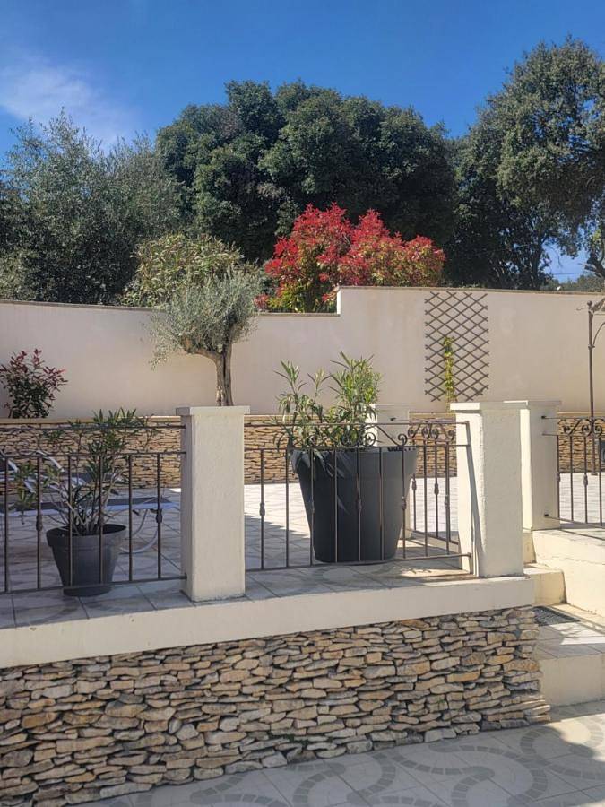 Location de vacances pour 10 personnes, avec jardin ainsi que piscine et vue, animaux acceptés à Bourg-Saint-Andéol - 2