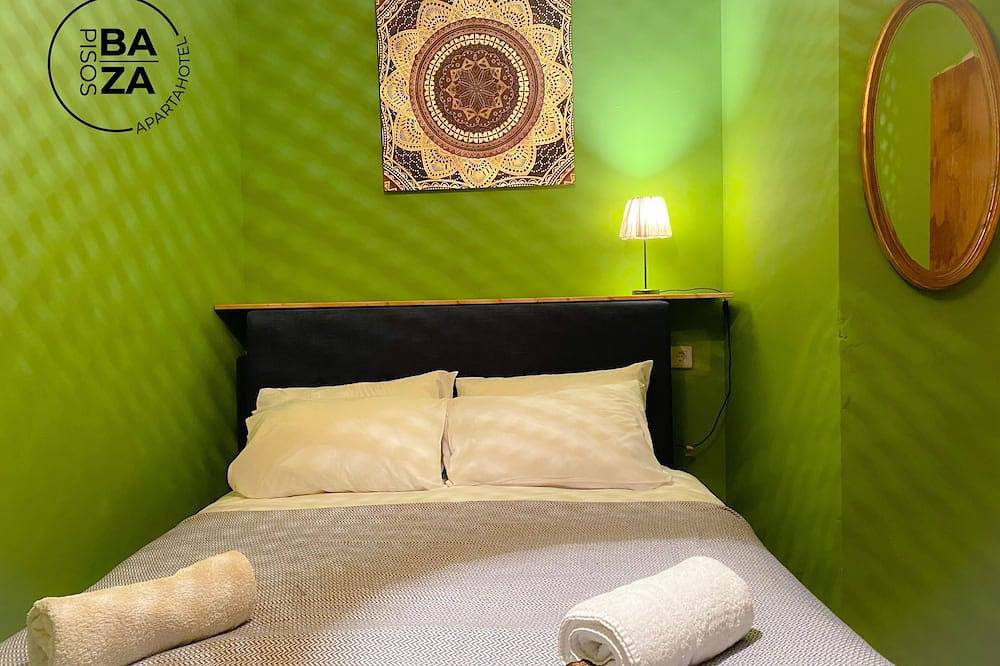 Apartamento entero, Two bedroom apartment with private garden in the centre of Baza. in Baza, Geoparque de Granada