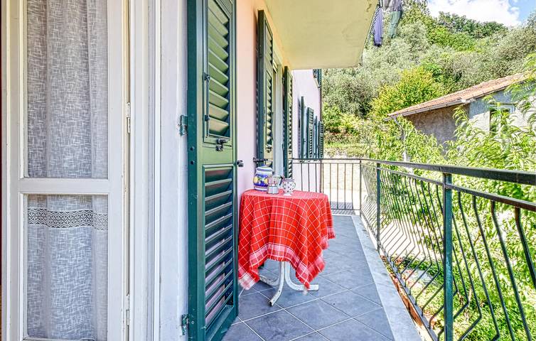 Appartamento intero, Accogliente appartamento in città con parcheggio e internet in Ne, Riviera di Levante