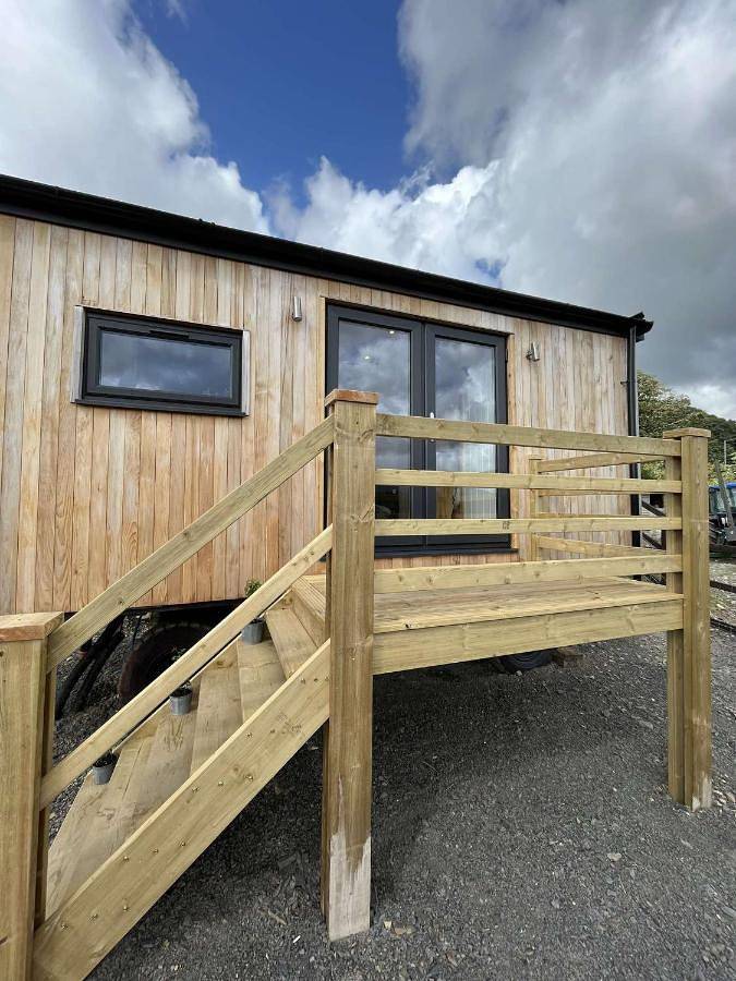 Cwtch Cader Shepherds Hut in Snowdonia