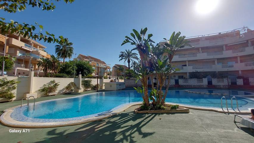 Apartamento entero, Apartamento 'Apto La Kalma Denia Las Marinas' con piscina compartida, Wi-Fi y aire acondicionado in El Palmar, Costa Blanca