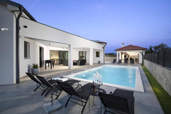 Villa pour 10 personnes, avec jardin - 1