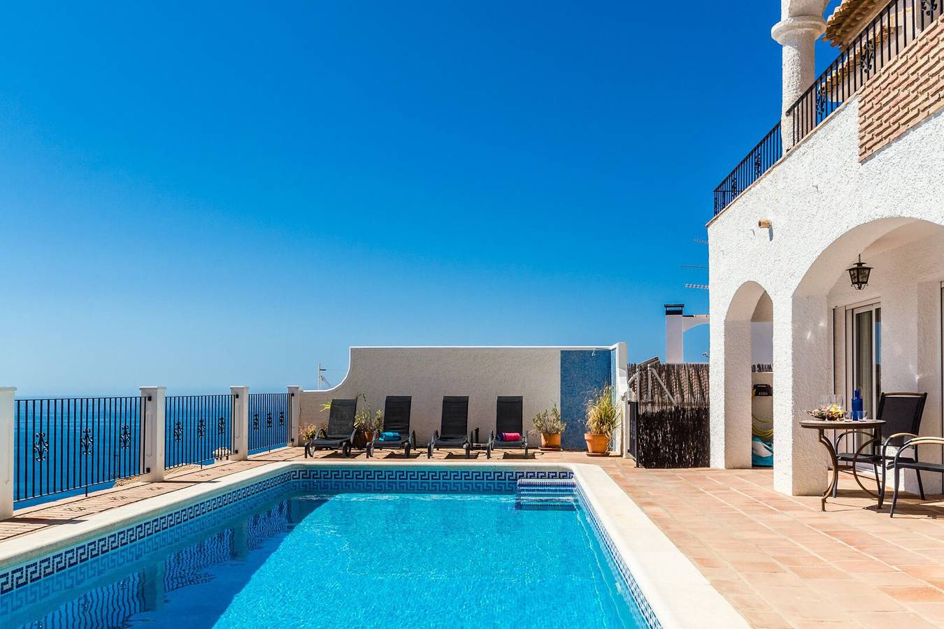 Villa 'El Olivaron' with Sea View, Private Pool and Wi-Fi in Monte de los Almendros, Salobreña