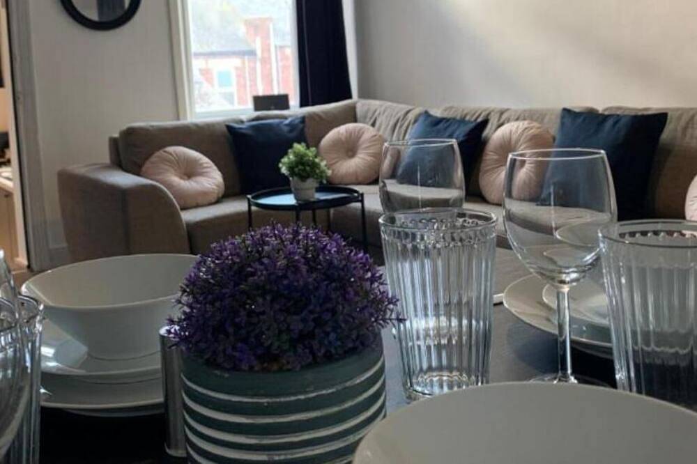 Entire apartment, Lush 4 bdrm maisonette nr Ncle free wifi,parking in Gateshead