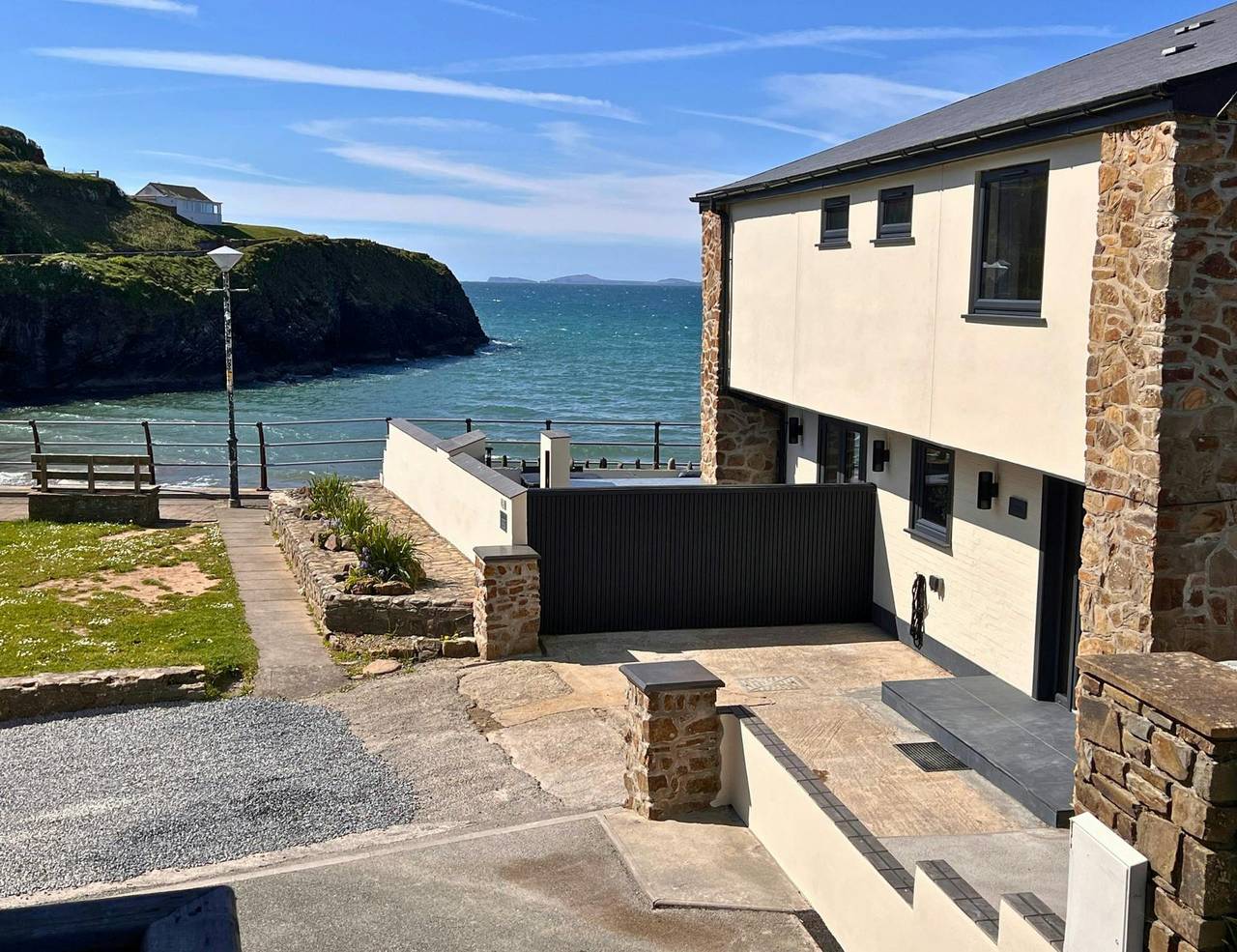 Holiday Rental for 8 People in Little Haven, Pembrokeshire