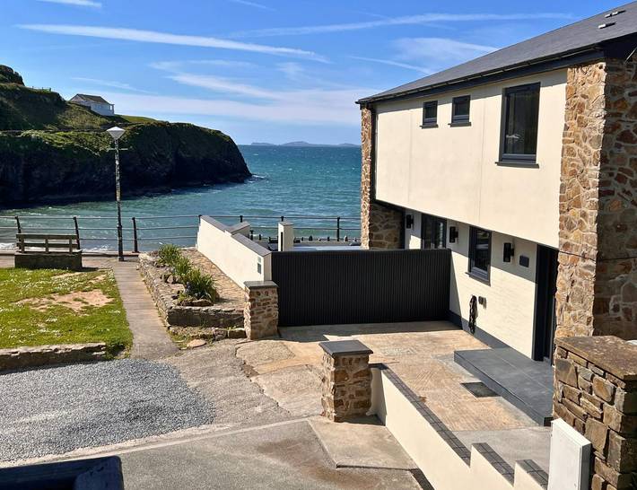 Cottage for 8 people, with terrace in Little Haven