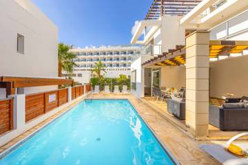 Villa for 6 People in Peyia, South Cyprus, Photo 1