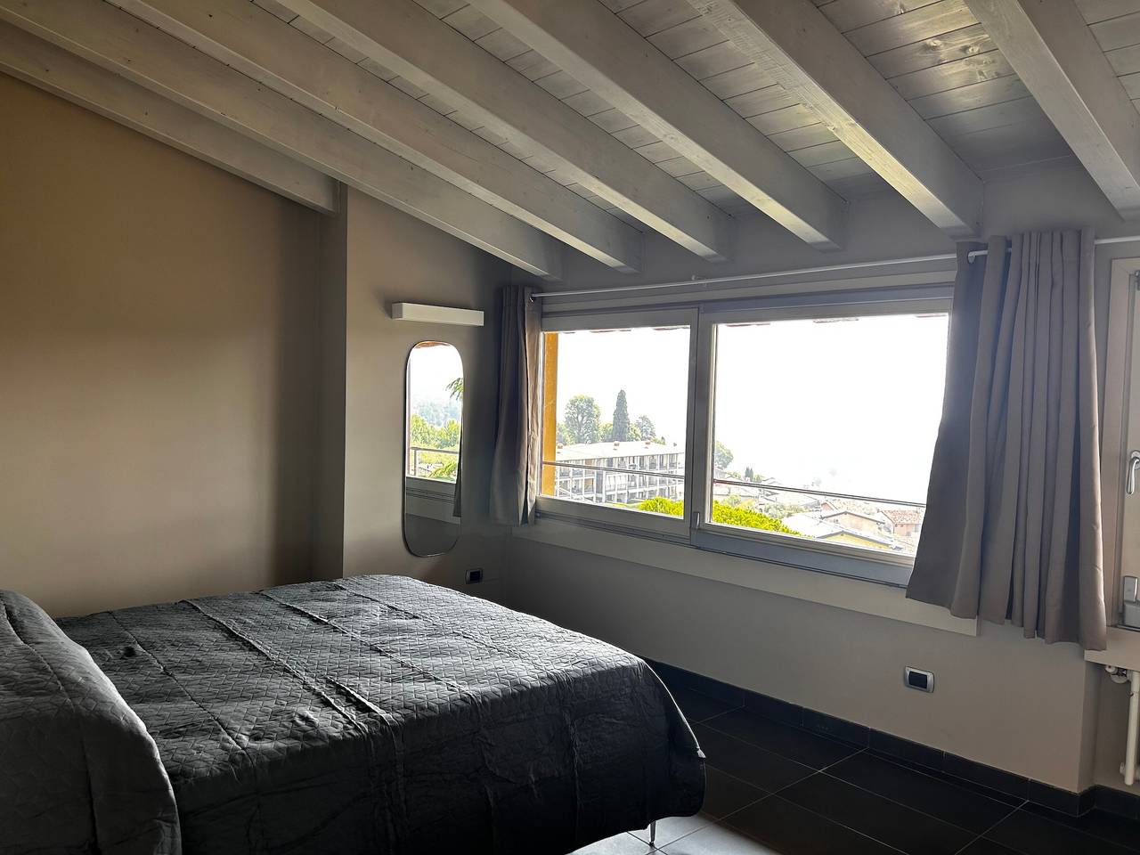 Appartamento intero, Appartamento 'Holly' con Vista Lago, Wi-Fi e Aria Condizionata in Polpenazze del Garda, Prealpi Gardesane