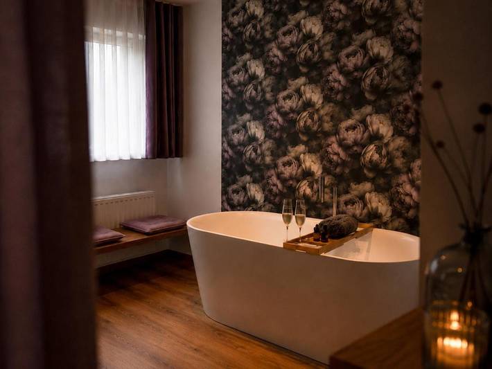 Hotel für 2 Personen, mit Terrasse und Whirlpool sowie Sauna und Ausblick