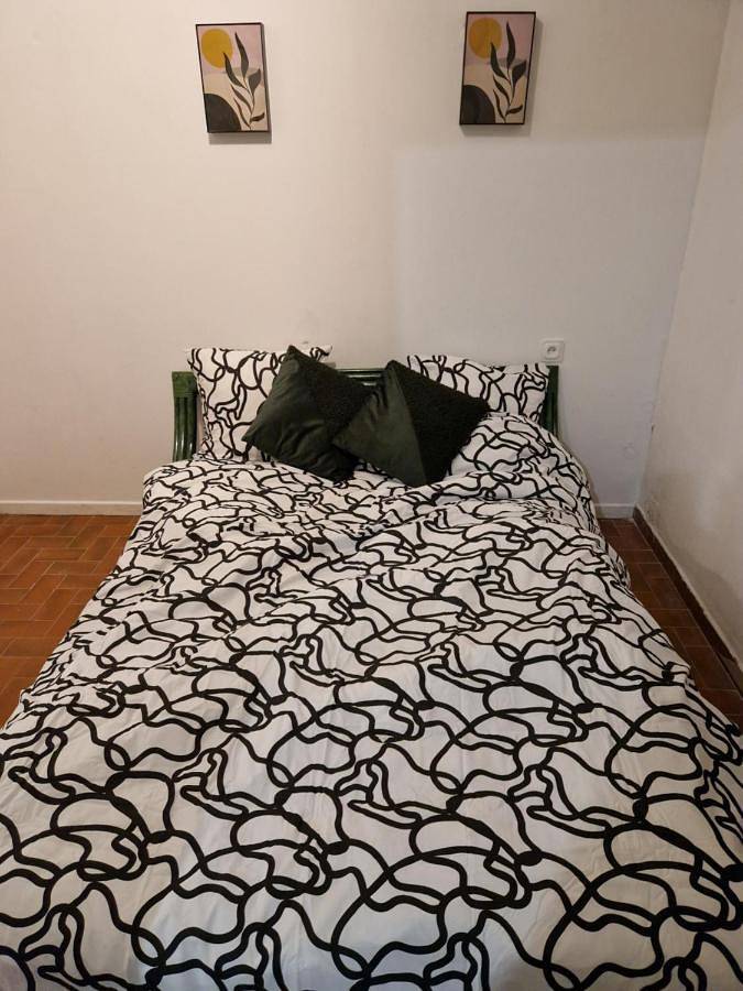 Double Room with Private Bathroom in Bédarrides, Vaucluse