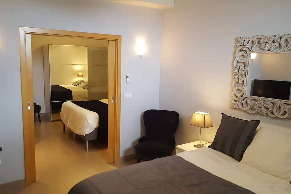 Holiday House with Sea View and Private Pool in Montaña La Data, San Bartolomé de Tirajana