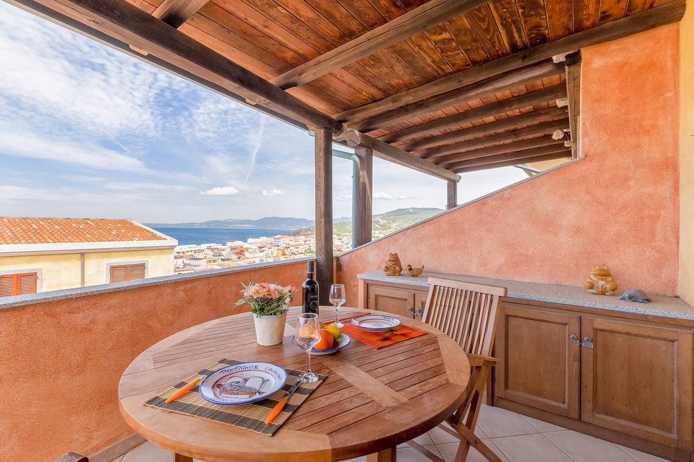 Ganze Wohnung, Ferienwohnung 'Bella Vista Castelsardo' mit Meerblick, Balkon und Klimaanlage in Castelsardo, Sassari Provinz