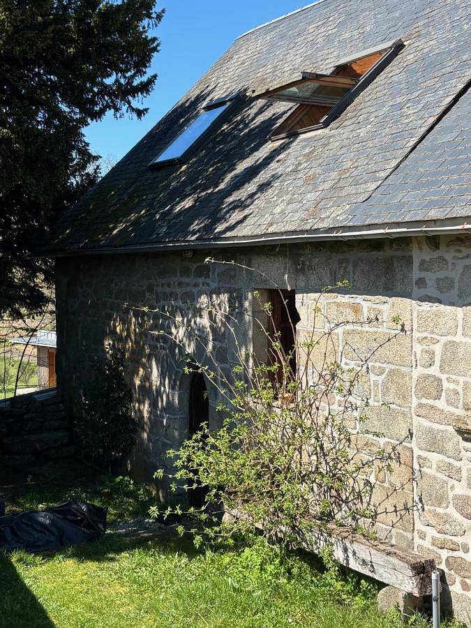 Location de vacances pour 5 personnes, avec vue et jardin, animaux acceptés à Chaumeil