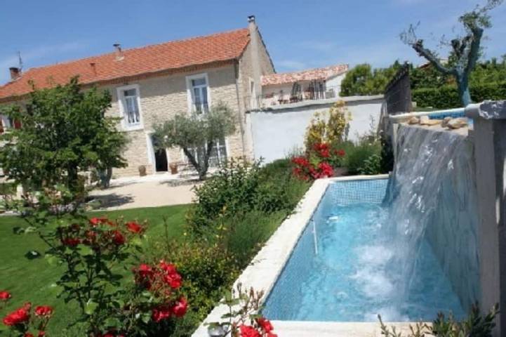 Charming cottage with infinity pool in provencal farmhouse in Caromb, Parc naturel régional du Mont-Ventoux
