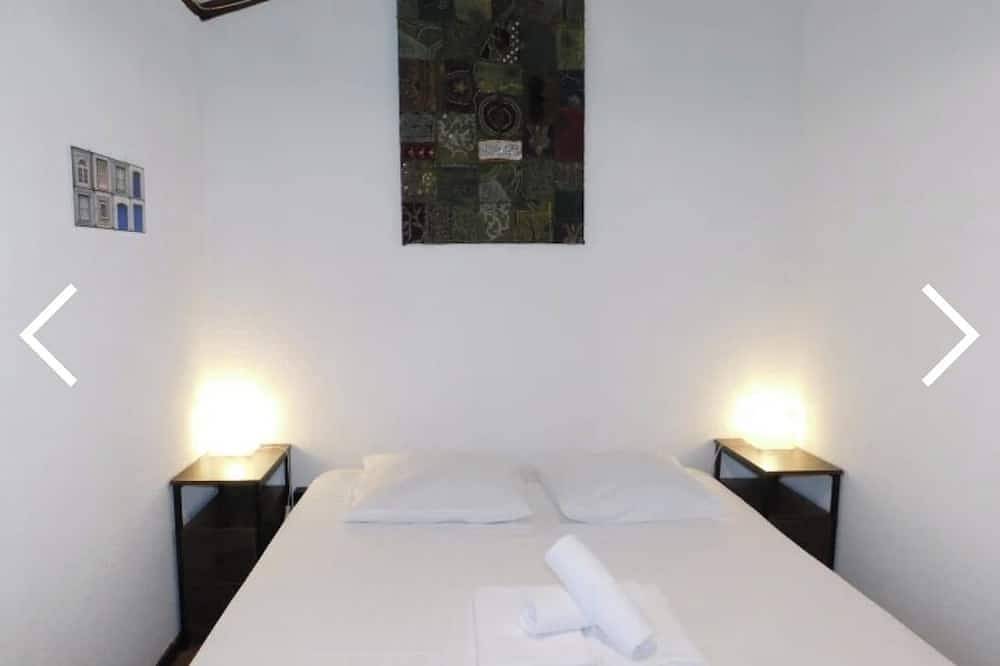 Villa for 5 people with private garden, pool and parking in Villeneuve-Loubet, Côte méditerranéenne (France)