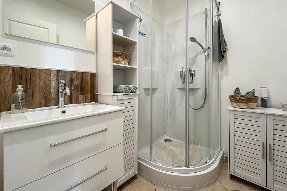 Nice home in Saint-Martin-de-Crau with Wifi in Saint-Martin-de-Crau, Arles region