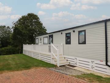 Caravan for 4 People in Cornwall, South West England, Photo 1