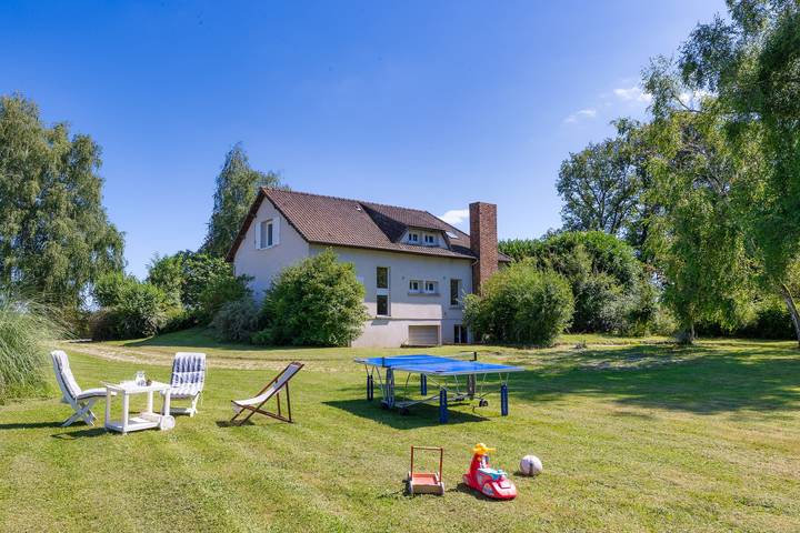 Location de vacances pour 12 personnes, avec terrasse et jardin dans Charny-Orée-de-Puisaye - 2