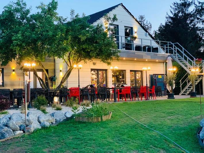 Gîte pour 6 personnes, avec jardin ainsi que jacuzzi et piscine à Merbes-le-Château