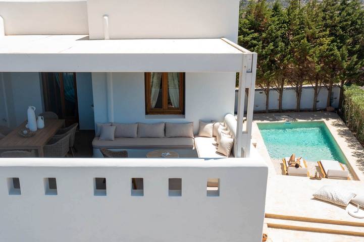Villa for 9 people, with ocean view and garden as well as pool in Naxos