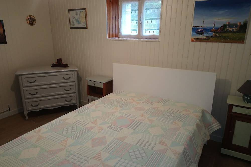 500 m from the sea apartment 75 m2 first floor in villa with large garden  in Saint-Quay-Portrieux, Côte de Goëlo