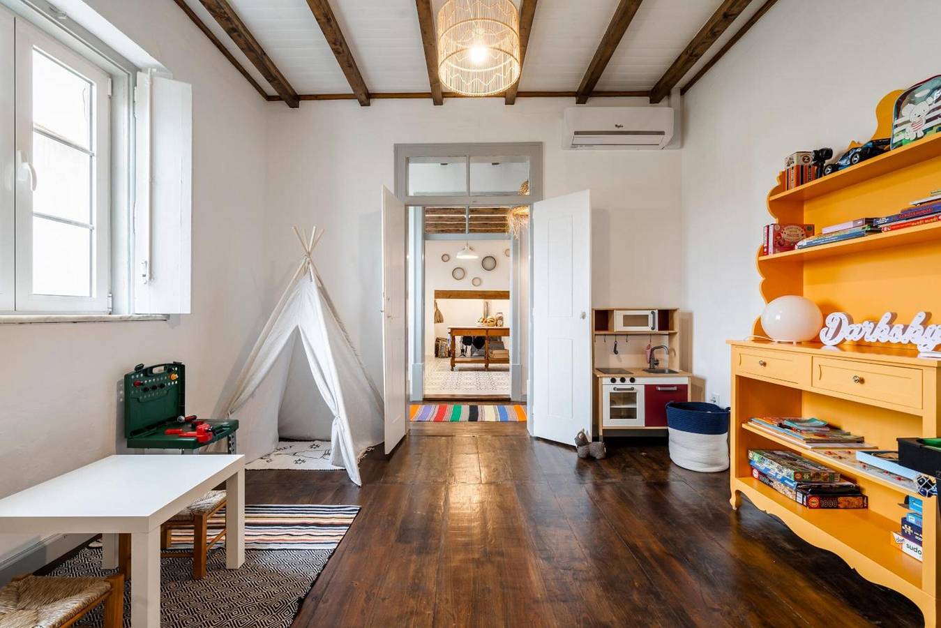 Apartamento inteiro, Apartamento 'Dazzling House Alentejo' com Terraço Privado, Wi-Fi e Ar Condicionado in Reguengos de Monsaraz, Distrito de Évora