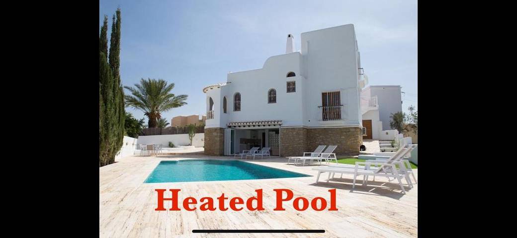 Casa de huéspuedes para 8 personas, con Balcón y Terraza además de Jardín y Piscina en Mojácar