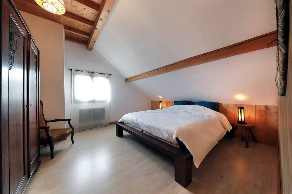 Chalet Spacieux Dans un Quartier Calme et Résidentiel non Loin du Centre Ville in Anould, Saint-Dié-des-Vosges
