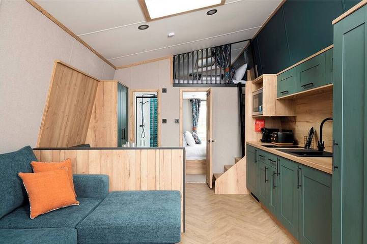 Glamping for 4 people, with hot tub in Northamptonshire