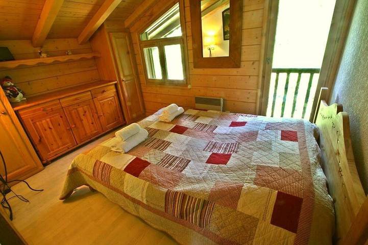 4 bedroom chalet less than 10 minutes walk to the centre of Chamonix in Brevent-Flegere, Chamonix