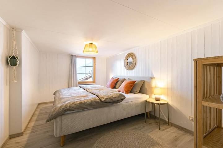 Ferienwohnung für 4 Personen, mit Balkon und Seeblick sowie Ausblick in Leissigen