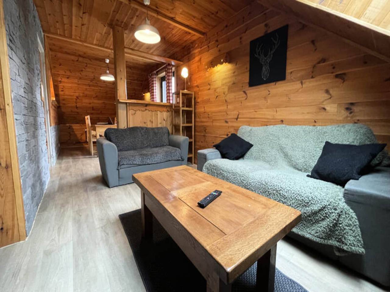 Appartement entier, Appartement à Prat-de-Bouc près des remontées mécaniques in Albepierre-Bredons, Parc naturel régional des Volcans d'Auvergne