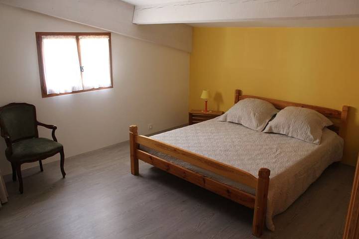 Gîte pour 2 personnes, avec Terrasse et Piscine à Colonzelle - 2
