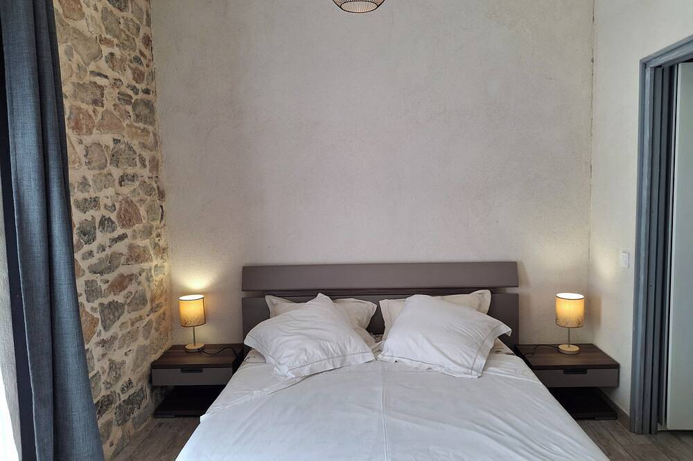 Varoise Countryside-In The Gapeau Valley-Comfortable 2-Person Country Cottage in Solliès-Pont, Toulon region
